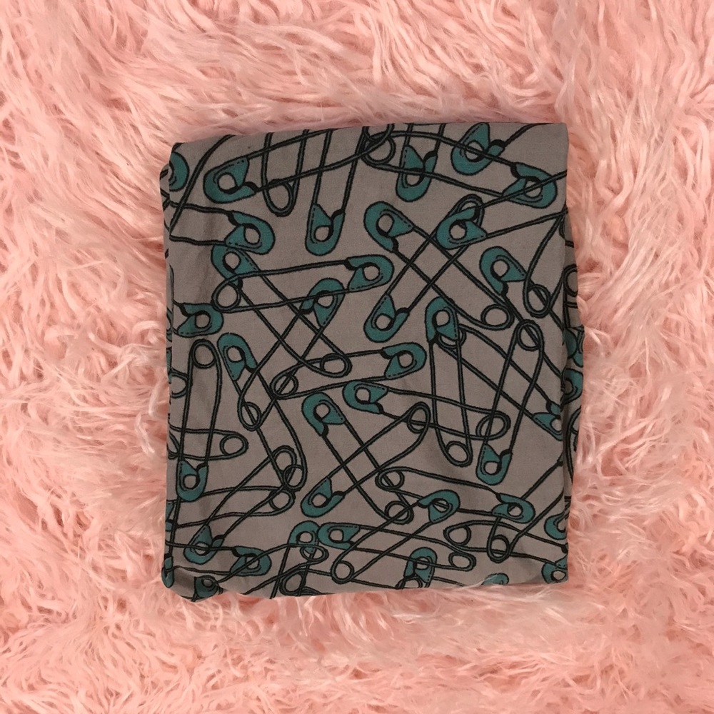 LuLaRoe NWOT Safety Pins OS (0-10) Leggings